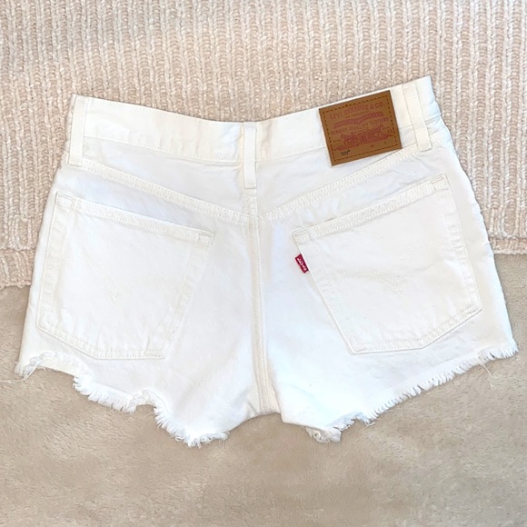 Levi’s 501 White Denim Short - Picture 2 of 2